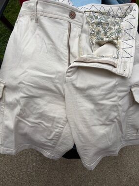 Tommy Bahama Beige Cargo Shorts with Floral Pocket Lining